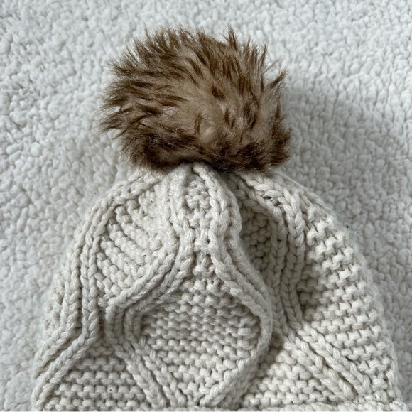 Garage Cable Knit  Pompom Hat - Picture 3 of 5